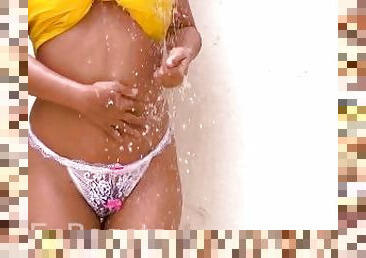 Deliciosa latina baila y folla en la ducha