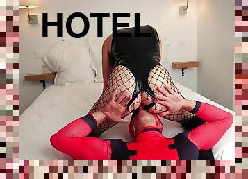 latex, humiliação, hotel, morena, provocando