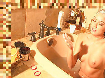 Cierra Spice shows her naked body in the tub