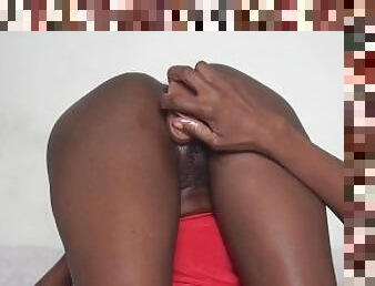 Flexible ebony MILF pounds her pussy with a dildo