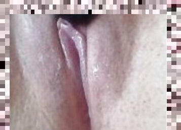 isot-tissit, masturbaatio, orgasmi, pissaaminen, ruikkiminen, amatööri, lelu, eka-kerta, britti, soolo