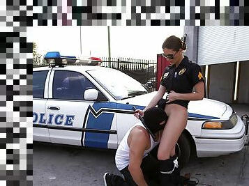 Female cop gets laid with horny robber