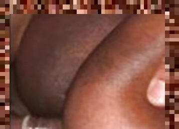 CLOSE UP Black française curvy écarte bien sa chatte toute mouillée (Saccox972)