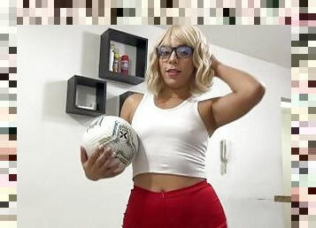 Jugando Al Futbol Sexo con mi Hermosa Madrastra Amante del Deporte y de las Pollas Grande