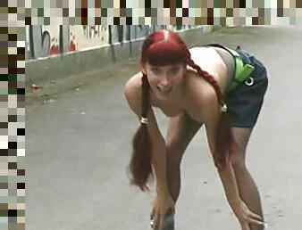 That cute redhead babe are showing her pussy on the public