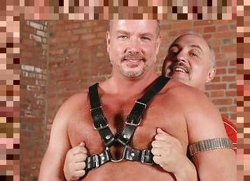 Jake Cruise Barebacks Leather Daddy Chuck