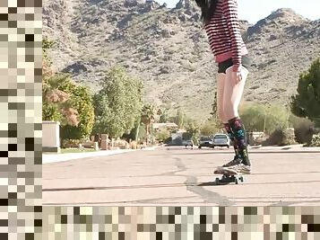 Hot chick gets naked outdoors while skating