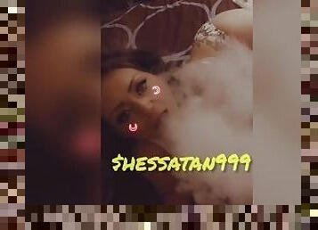 pesta, amatir, sayang, remaja, fetish-benda-yang-dapat-meningkatkan-gairah-sex, seorang-diri, merokok, berambut-cokelat, tato, payudara-kecil