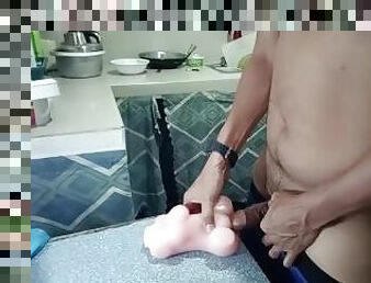 Kuya Angkas Rider INIYOT niya bagong sex toy FIRST TIME niyang kumantot ng sex toy at nasarapan siya