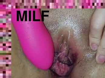 MILF on a business trip has 9 SQUIRTS!!! in front of her coworker with her 7 INCHES TOY-Homemade