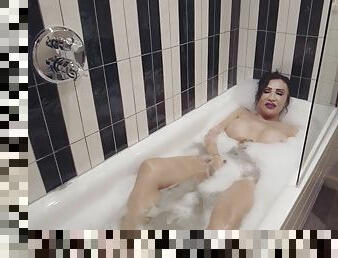 Uks Longest Labia In The Bath - Nicole Dupapillon