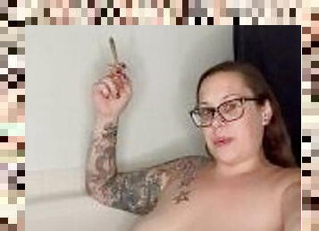 bañando, tetas-grandes, madurita-caliente, mamá, regordeta, primera-persona, fetichista, fumando, realidad