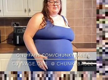 DOMINANT FEEDEE BBW IN TIGHT DRESS DEMANDS FOOD NOW!’