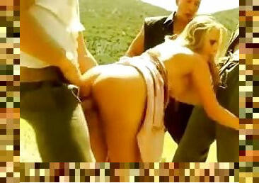 armada, tetas-grandes, al-aire-libre, anal, gangbang, zorra-slut, pechugona, militar