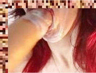 büyük-göğüsler, oral-seks, orta-yaşlı-seksi-kadın, meni, yapay-erkeklik-organı, büyük-memelere-sahip-kadın, memeler, yarak, emme