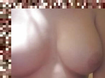 tetas-grandes, masturbación, orgasmo, coño-pussy, amateur, madurita-caliente, mamá, primera-persona, bragas, fantasía