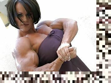 Aleesha ma pecs flex