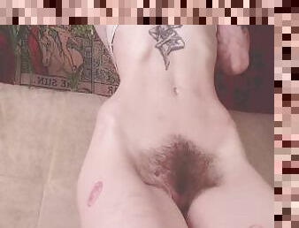 poilue, masturbation, chatte-pussy, maigre, culotte, naturel, fétiche, solo, goth, tatouage