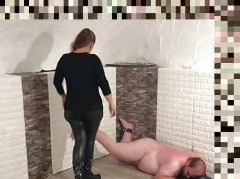 amateur, alemán, sadomasoquismo, esclava, mujer-vestida-hombre-desnudo, fetichista, bondage, amante, dominación-femenina, azotaina