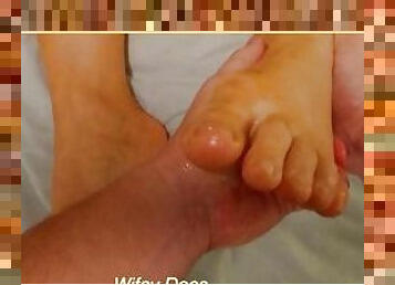 Wifey gets her feet and toes massaged