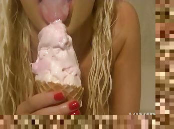 Amazing blonde slut drills her pussy with ice cream