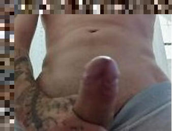 masturbation, amateur, ejaculation-sur-le-corps, énorme-bite, ados, branlette, secousses, sur-le-visage, ejaculation, tatouage