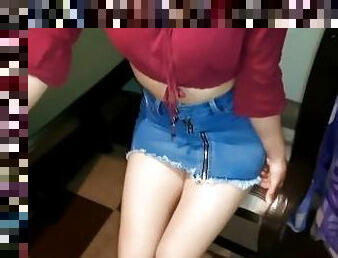 Esta COLEGIALA trabaja como PUTA en las TARDES PARA PAGAR SUS ESTUDIOS