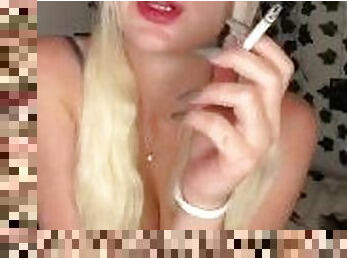 dilettant, blondine, nette, petite, fetisch, allein, rauchen