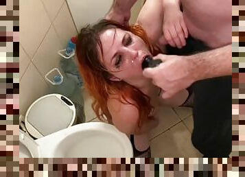 meando, garganta-profunda, esclava, baño, puta-whore, exhibicionismo