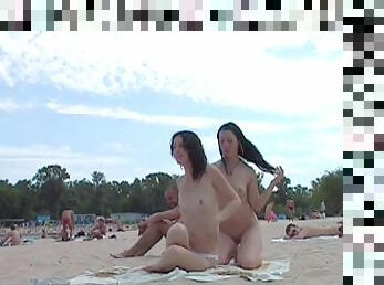 Nudist, Plaja